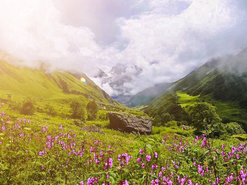 The Ultimate Guide to Trekking: Dos and Don’ts for a Safe and Enjoyable Adventure